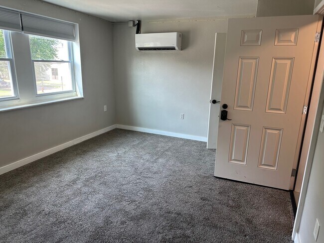 Photo - 206 E Broadway St Unidad .#4