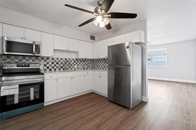 Photo - 11441 SW 2nd St Unit 11443