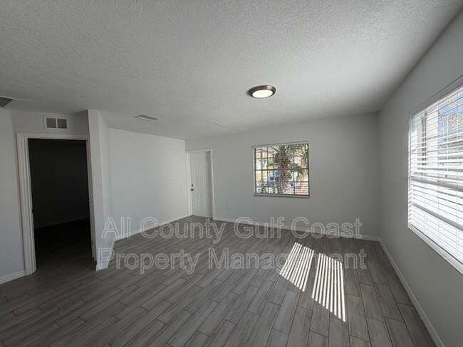 Photo - 4912 23rd St W