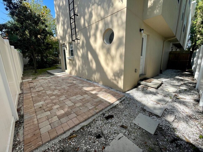 Photo - Private Townhouse in Heart of South Tampa