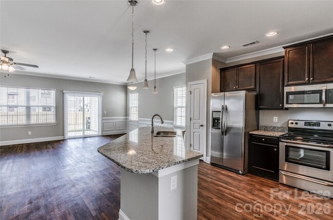 Photo - 362 Halton Crossing Dr SW