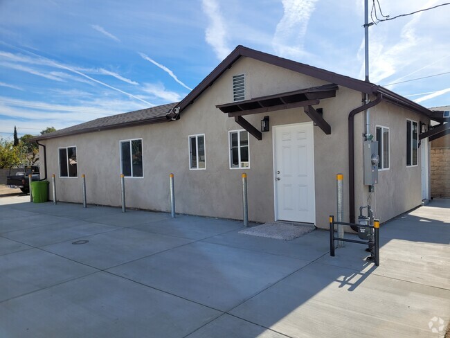 Building Photo - 8110 Troost Ave Rental