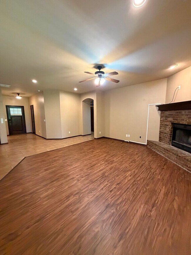 Photo - 3 bd/2 ba on Half acre - Edmond Schools