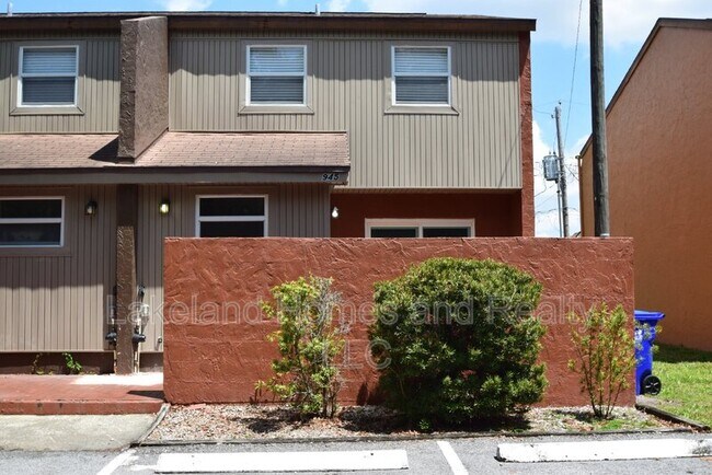 Photo - 945 Castle Way