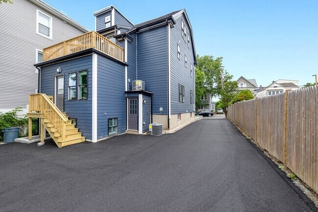 Photo - 77 Winchester St