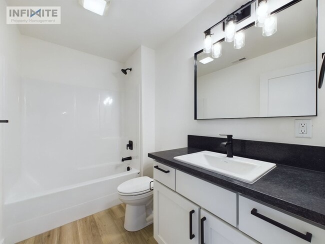Photo - Wonderful 3 Bedroom End Unit
