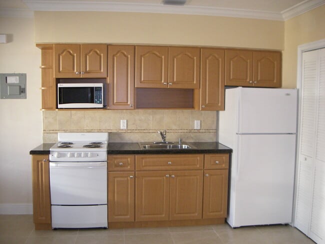 Building Photo - 169 Curtiss Pkwy Unit 2B Rental