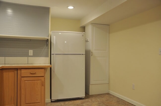 Photo - Basement Apartment, 2 bed 1 bath close to Food Trucks on Best