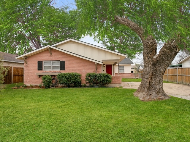 Photo - 2822 Linhaven Dr House