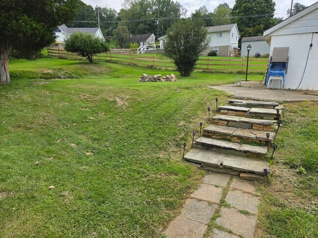 Photo - 215 E Elizabeth Ave