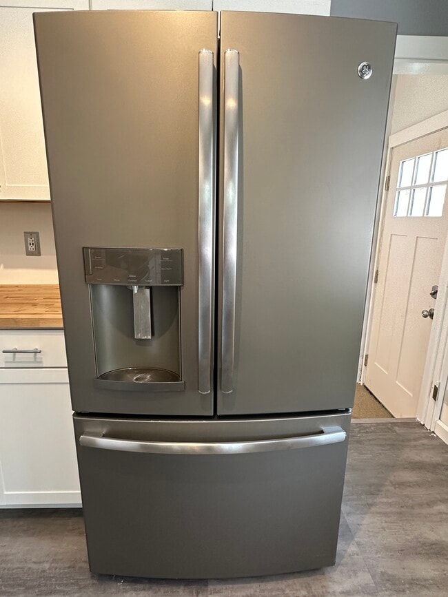 Photo - 918 W 4th St