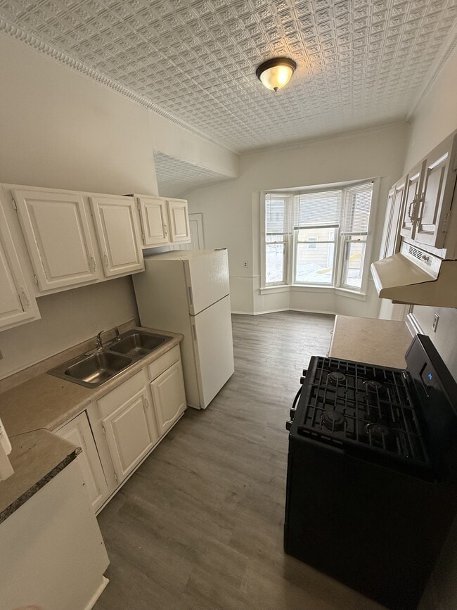 Photo - 74 Jessamine Ave W