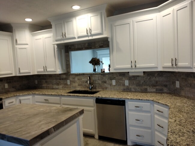 Photo - 401 Northeast Mountain Meadow Drive