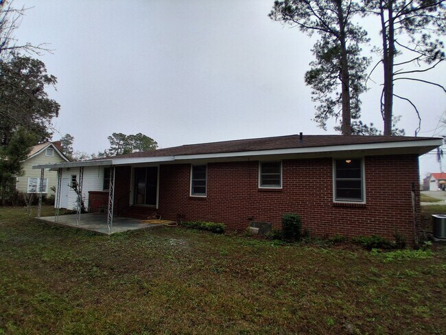 Photo - 3 Bedroom 1 Bath in Nashville, GA