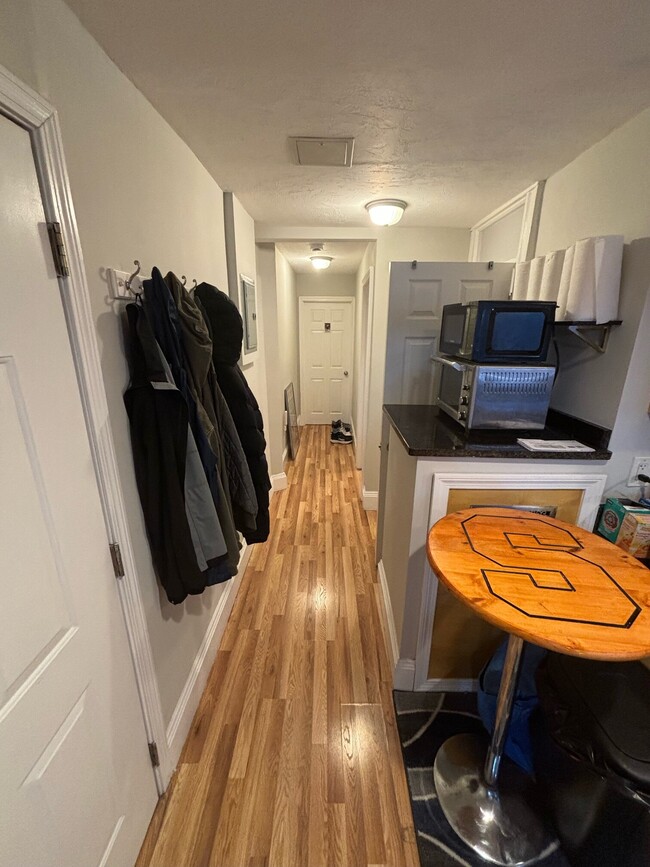 Building Photo - 230 Hanover St Unit 2 Rental
