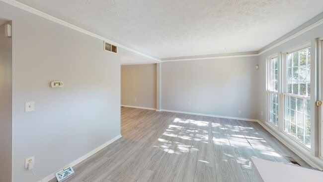 30 Samantha Ct