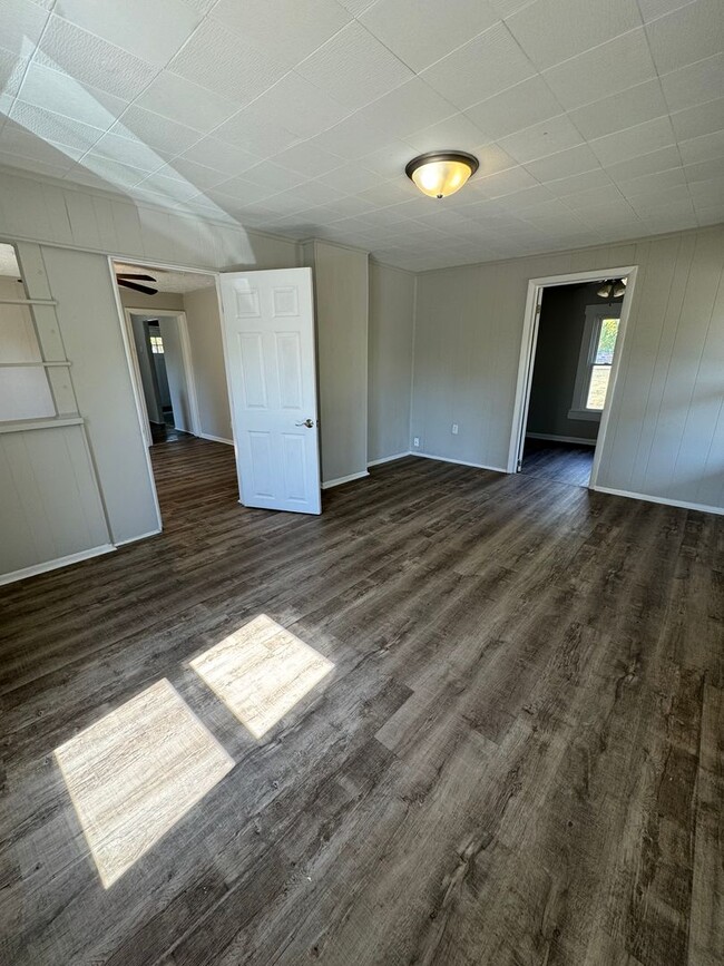 Photo - 123 Lansdown Ave