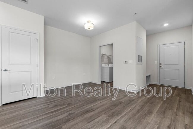 Photo - 170 Grove Cir Unidad Apt. 201