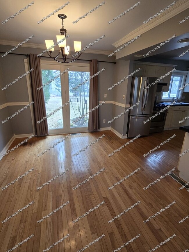 Photo - Large 4 Bedroom Tri-Level in LOFS