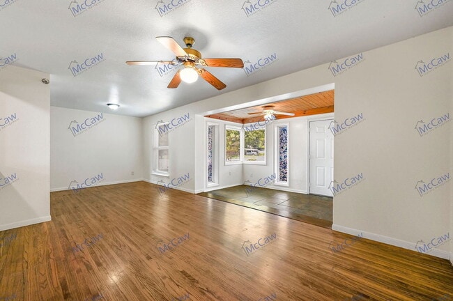 Photo - 2704 Highwood Dr