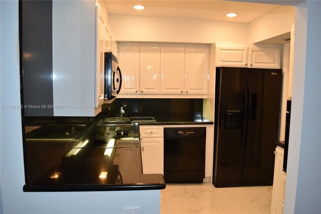 Photo - 1881 Middle River Dr Unidad 402A