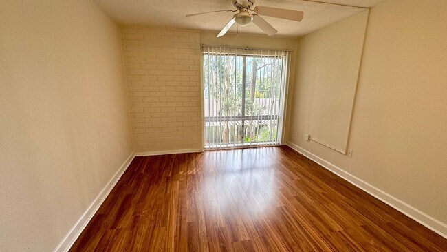 Photo - Great location! - FREE PARKING - Walk To S...