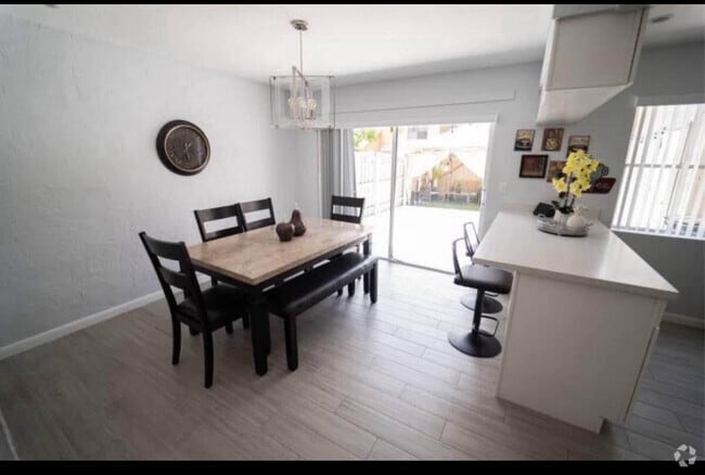 Building Photo - 822 Sandtree Dr Rental