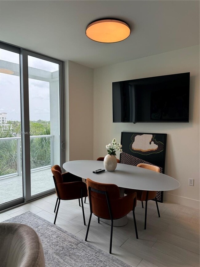 Photo - 2000 Metropica Wy Unit 417