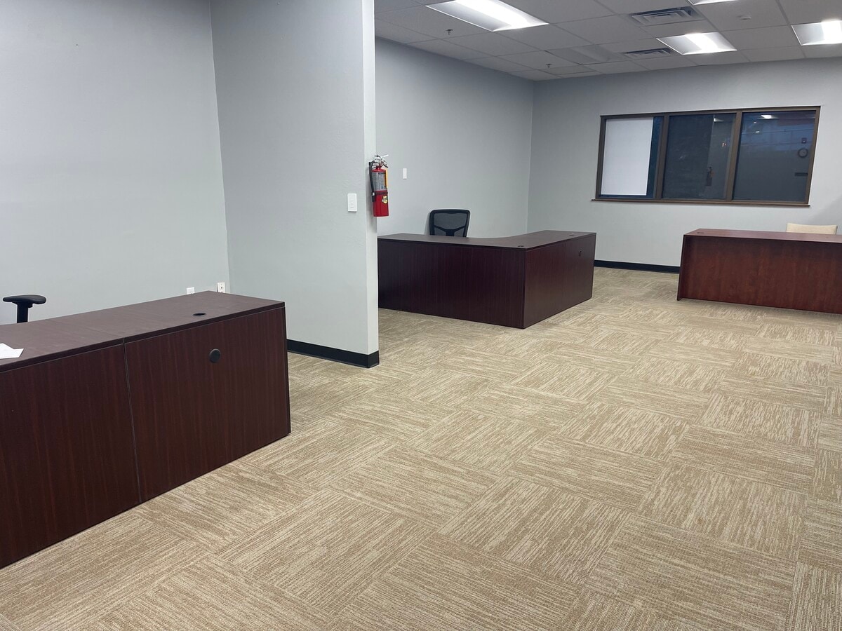 Starbucks & Kitsap Bank Plaza Suite 120 - Starbucks & Kitsap Bank Plaza Suite 120 House