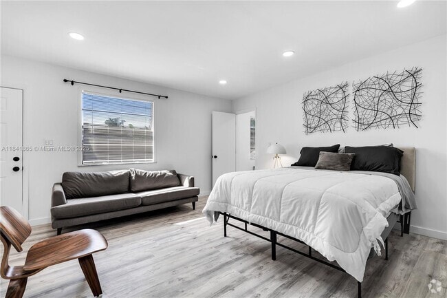 Building Photo - 1510 Normandy Dr Unit 2 Rental