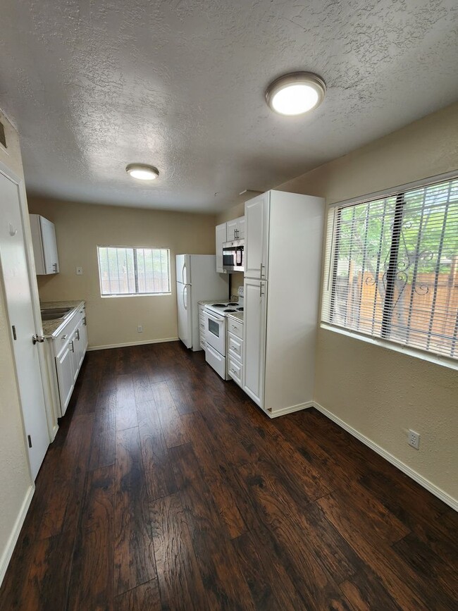Building Photo - Princeton Drive SE-505 Unit 505-B Rental