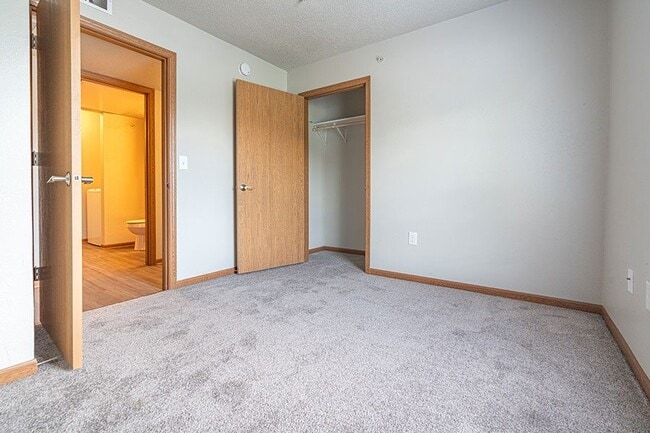 ASPEN BLUFF APARTMENTS