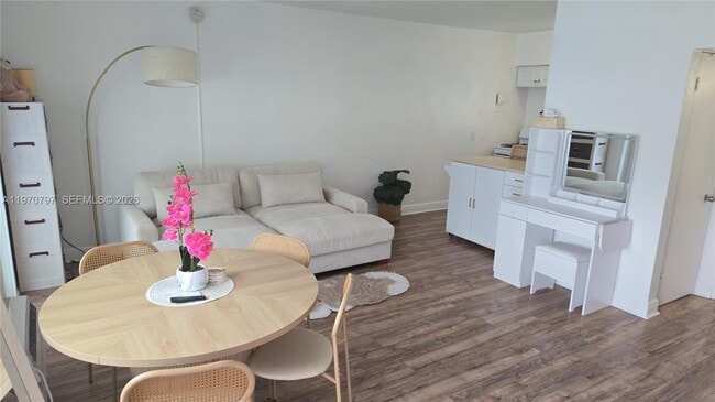 Building Photo - 9270 E Bay Harbor Dr Unit 6B