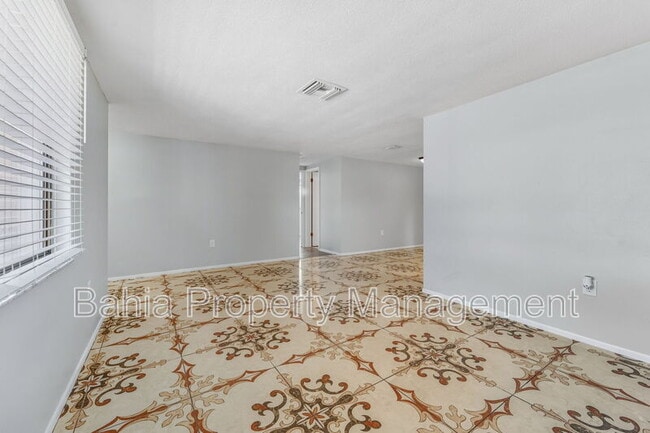 Photo - 9425 Palm Ave