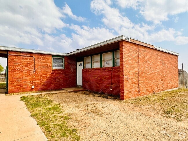 Building Photo - 2523 Dow Dr Rental