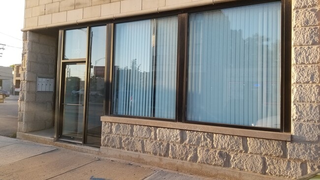 Building Photo - 2350 W Grand Ave Unit 3F