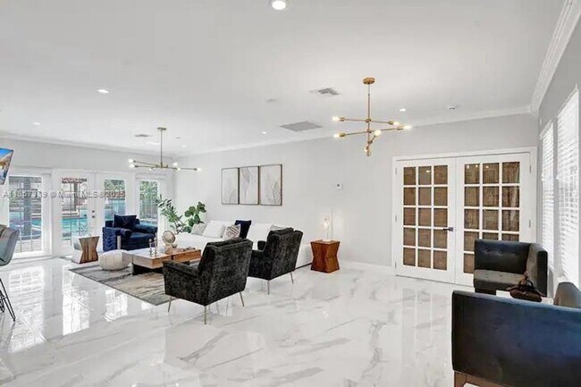 Photo - 247 SW 5th St