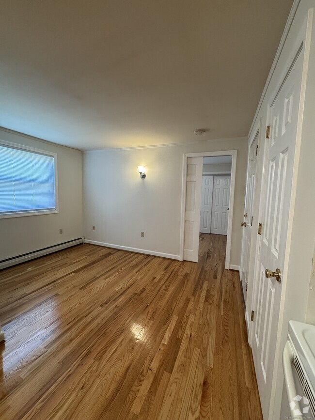 Building Photo - 90 Kibbe St Rental