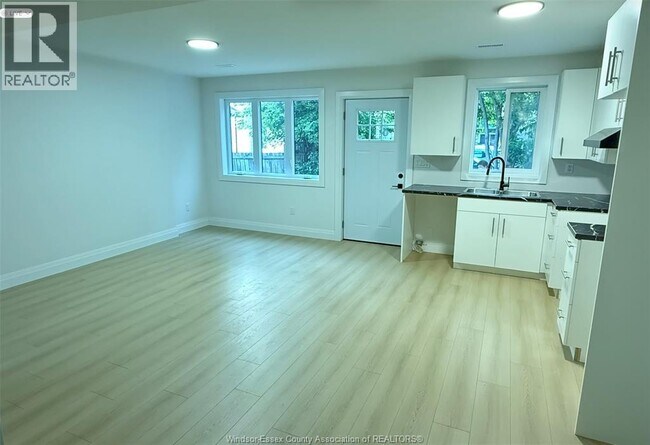 Photo - 450 Mill St