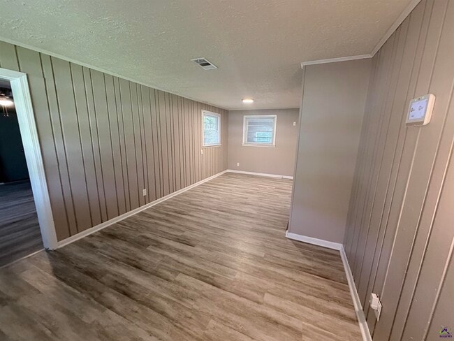 Photo - 624 Pine Ridge St