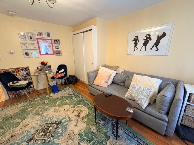 176 W Sixth St Unit 1