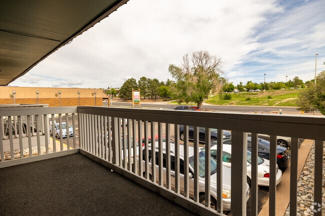 1BR, 1BA - 614SF