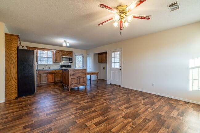 Photo - Charming 3 Bed/ 2 Bath Home in Greenwood (...