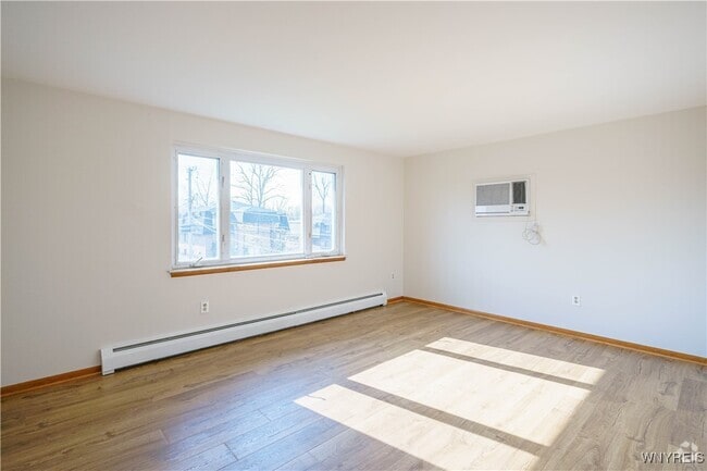 Building Photo - 185 Mead St Rental