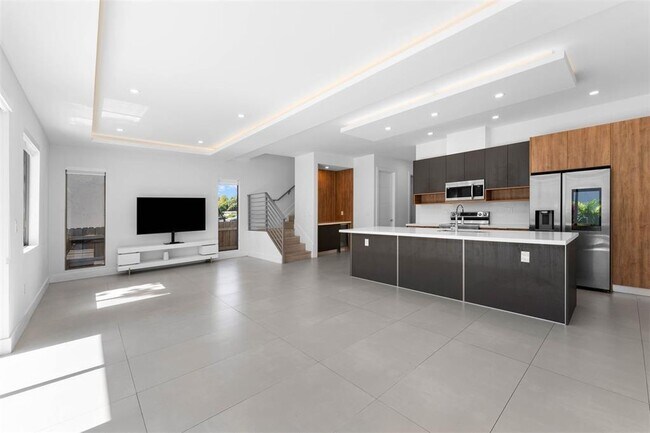 828 SW 30th St
