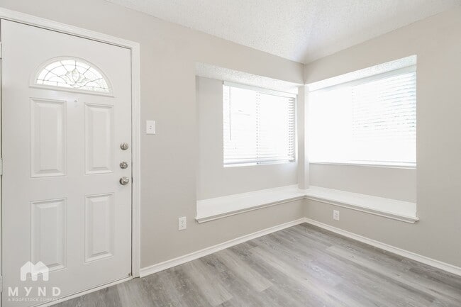 Photo - 5211 Livermore Dr