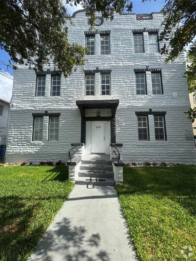 Building Photo - 1563 SW 2nd St Unit 05 Rental
