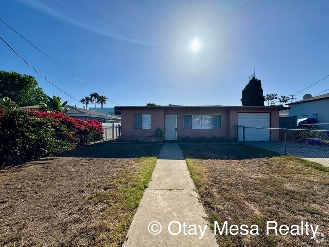 Building Photo - Charming 2-Bedroom Home with Expansive Out...