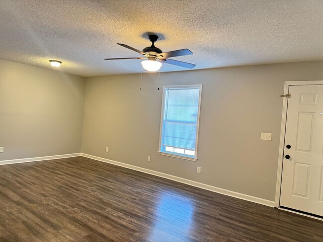 Photo - 3895 Northeast Dr Unit A