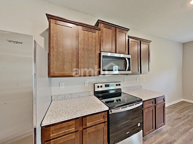 Photo - 4894 Bridle Path